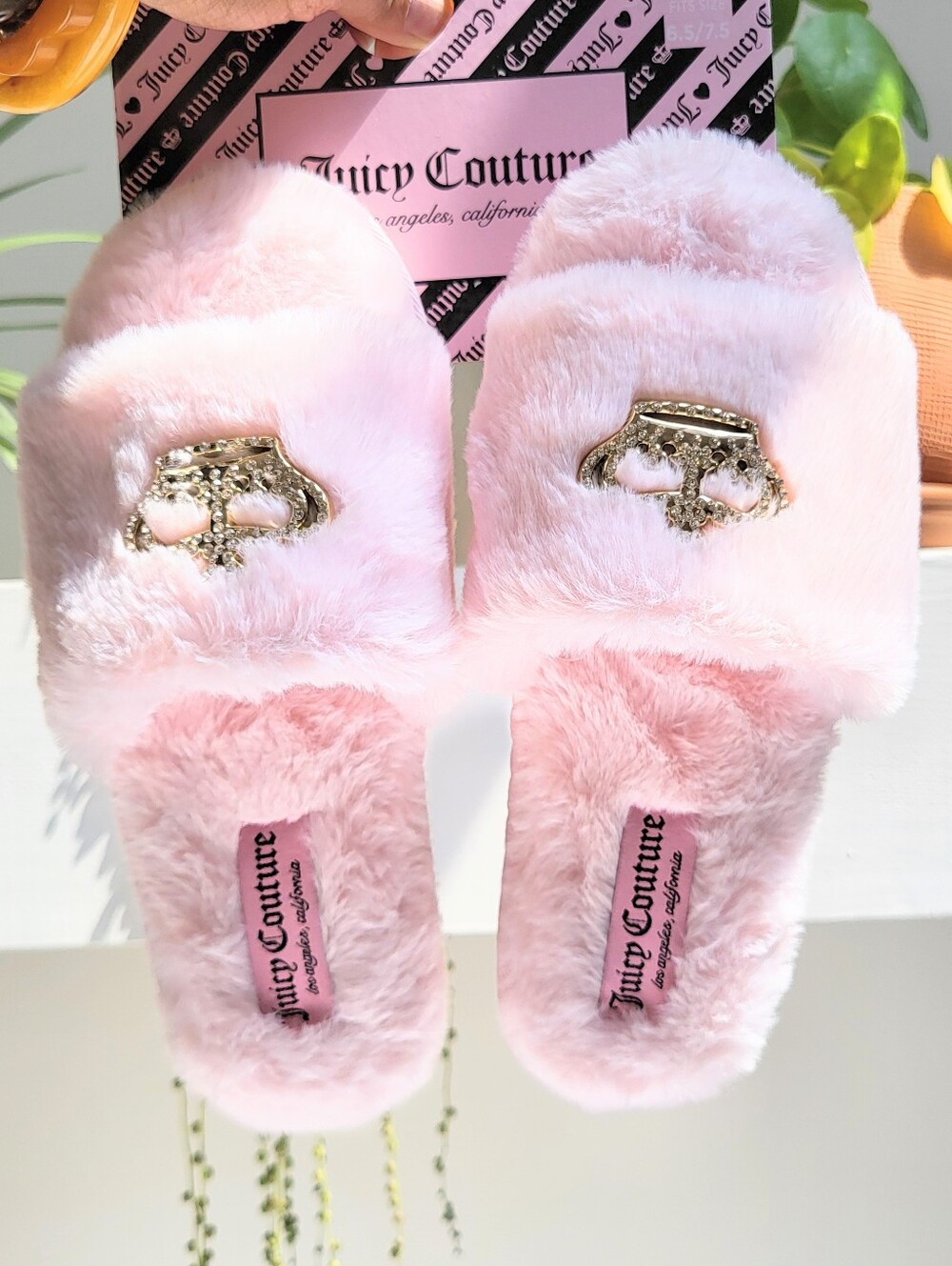 JUICY COUTURE Plush Faux Fur Furry Pink Crown Jeweled Sliders Slippers Open Toe